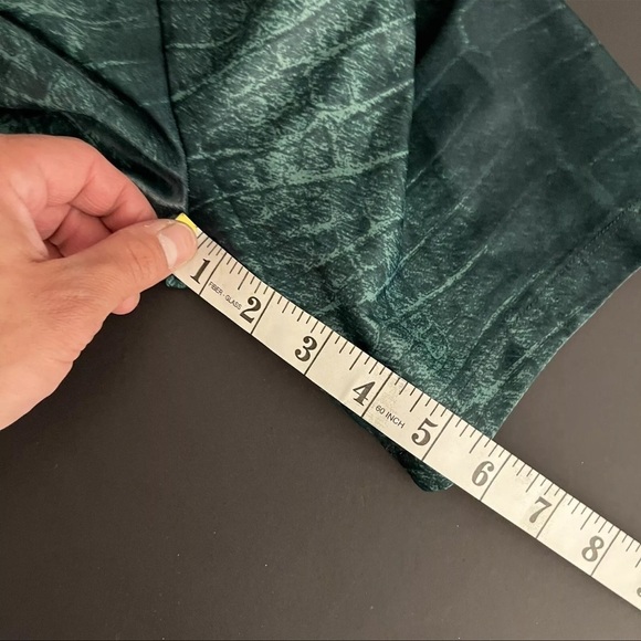 ❤️ Koral Slalom High-Rise Infinity Shorts In Duffle Green Caiman women size XS - Picture 11 of 12